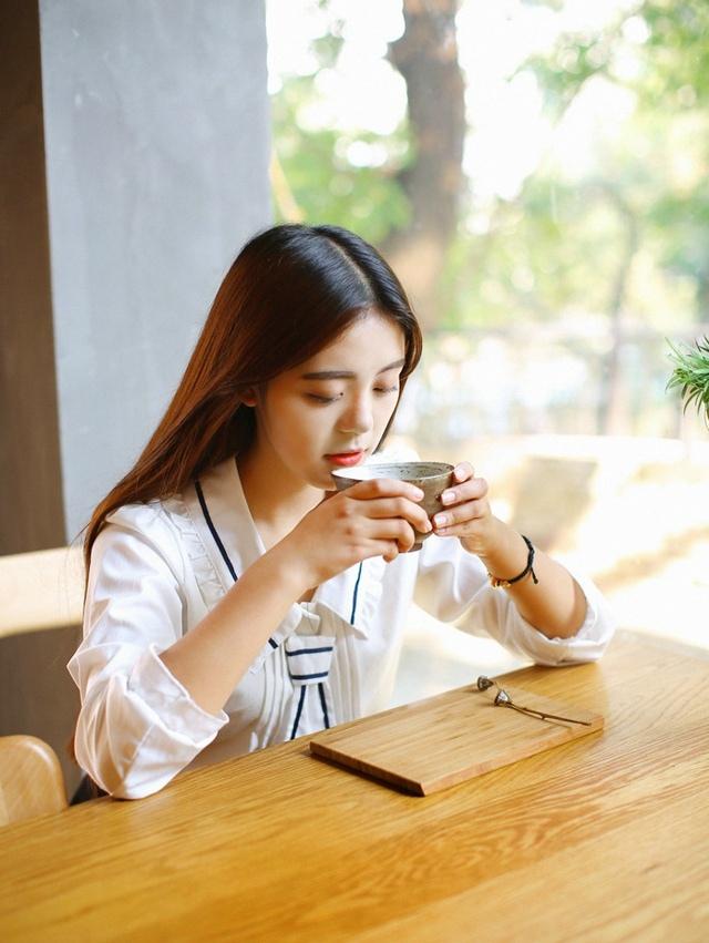 看起來既溫暖可人又如薄荷一樣涼爽的性感美少女