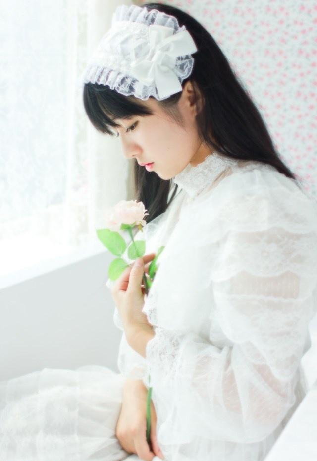 純凈美少女白色長裙迷人電眼清新氣質私房寫真圖片