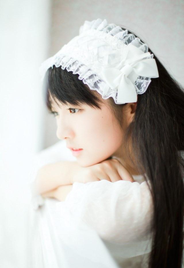 純凈美少女白色長裙迷人電眼清新氣質私房寫真圖片