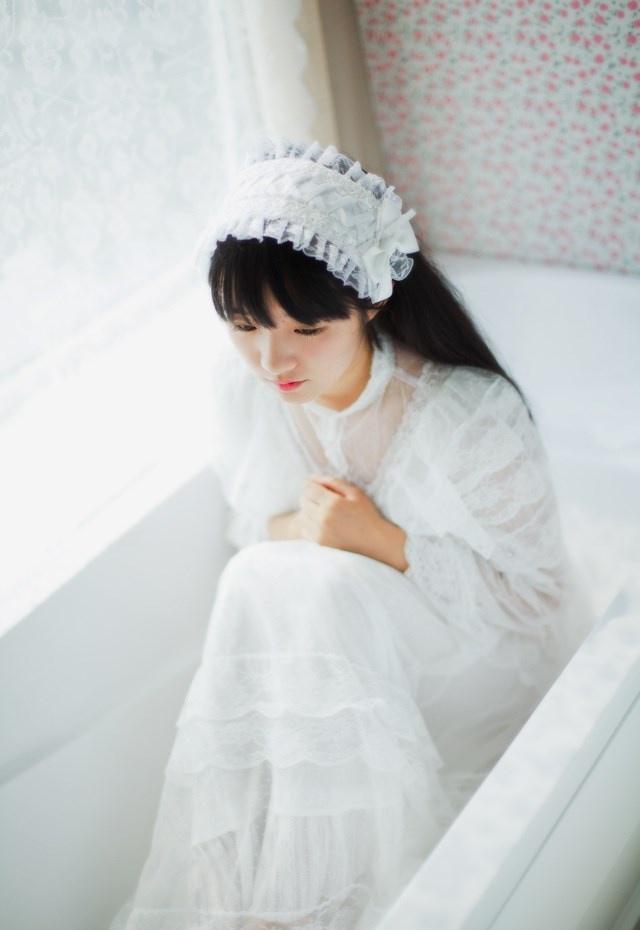 純凈美少女白色長裙迷人電眼清新氣質私房寫真圖片