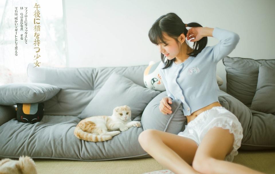 美少女與貓的午后快樂時間