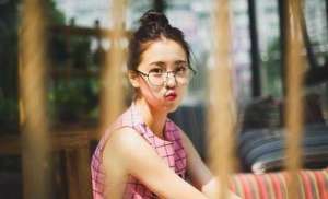 時(shí)尚可愛清新小女生與美食寫真圖片