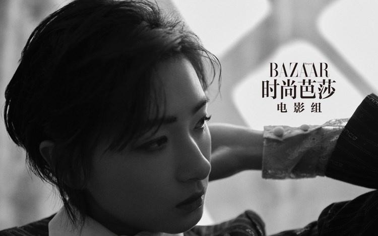 實力女演員萬茜明艷紅唇干練西裝率性短發多面風格圖片