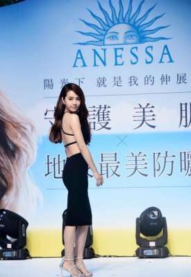 蔡依林嫵媚側身露完美美背照