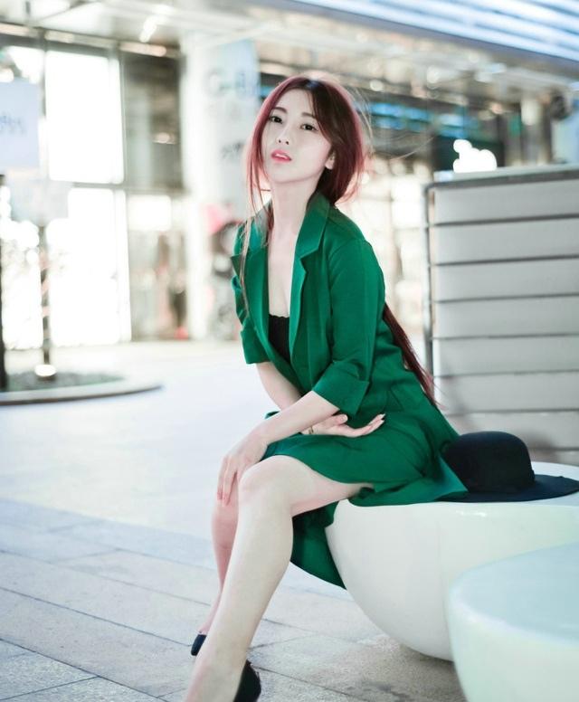 夜幕下的時尚精致美人街拍寫真