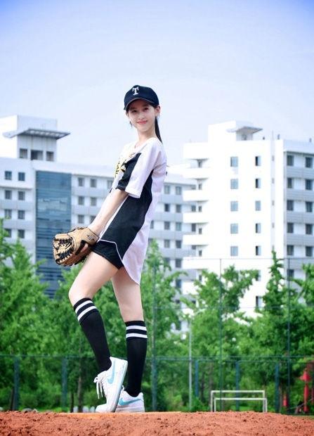奶茶妹妹清純迷人最新時(shí)尚寫(xiě)真