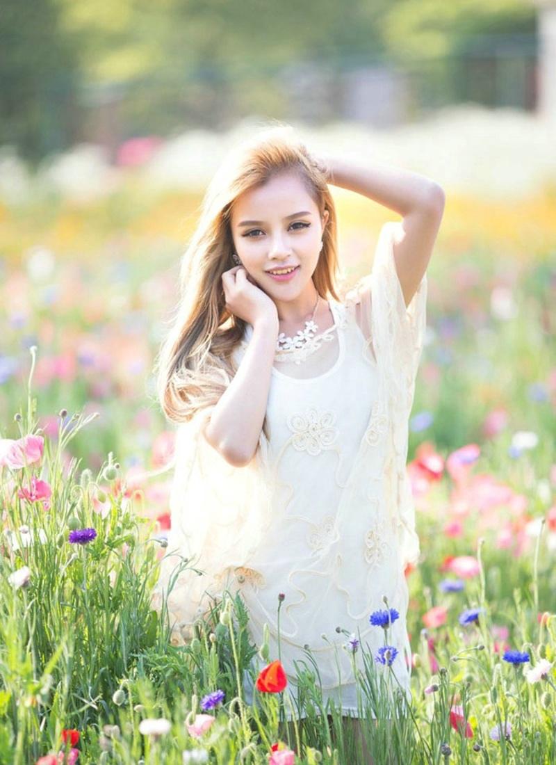 清純性感美女吐舌誘人清新淡雅唯美寫真