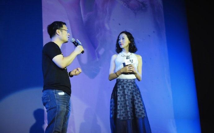 氣質女星韓雪并肩卷發最新活動圖片