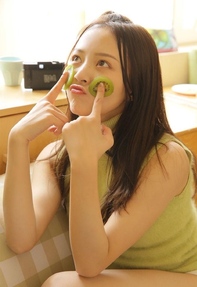 長腿美女可愛蘋果頭毛衣超短褲私房時尚寫真圖片