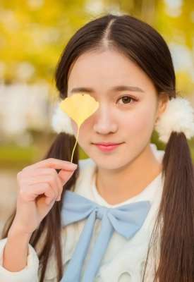 呆萌可愛的雙馬尾長發(fā)正妹寫真