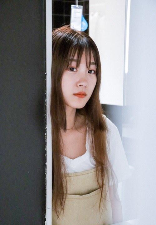 可愛黃帽子驚艷側臉女孩水嫩白皙俏皮寫真