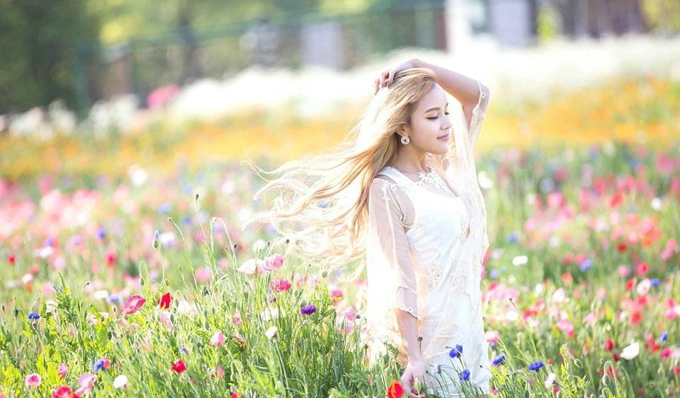 清純性感美女吐舌誘人清新淡雅唯美寫真