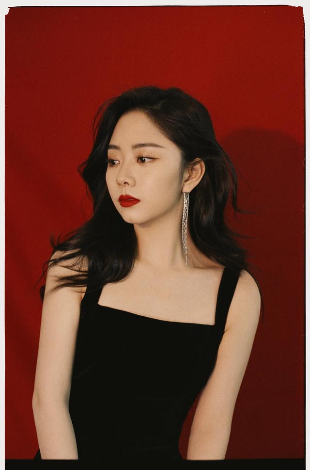 八位美女寫真，風姿綽約小天仙，驚鴻一瞥清流溪，有你喜歡的嗎？