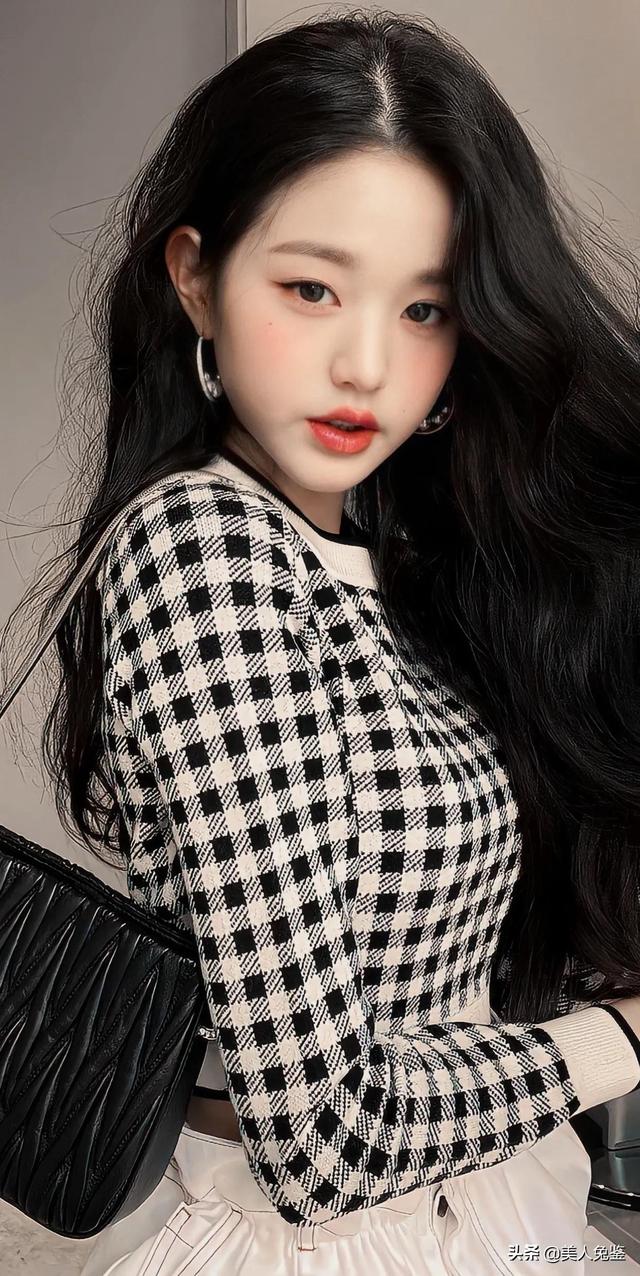 精靈少女張?jiān)⒏咔灞诩? onerror=