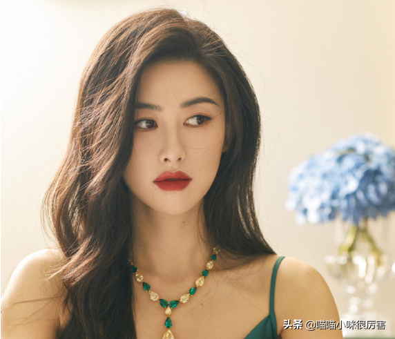 被譽為中國第一美女,與法拉利總裁談戀愛,朱珠到底靠什么?