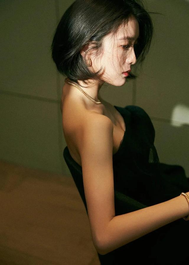八位美女寫真，風姿綽約小天仙，驚鴻一瞥清流溪，有你喜歡的嗎？