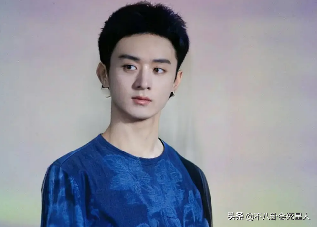 女星性轉(zhuǎn)男裝照:熱巴撞臉大眼仔,楊穎神似羅云熙,關(guān)曉彤變路人