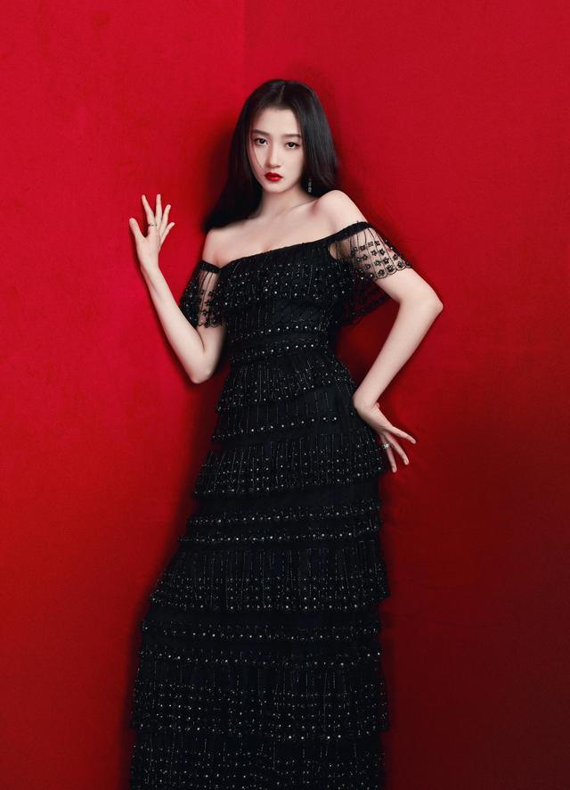 八位美女寫真，風姿綽約小天仙，驚鴻一瞥清流溪，有你喜歡的嗎？