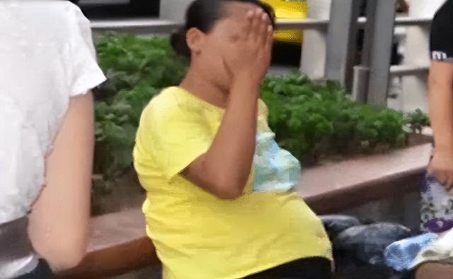 失蹤9月,女博士挺孕肚流落街頭,發瘋坐路邊傻笑,到底經歷了什么？