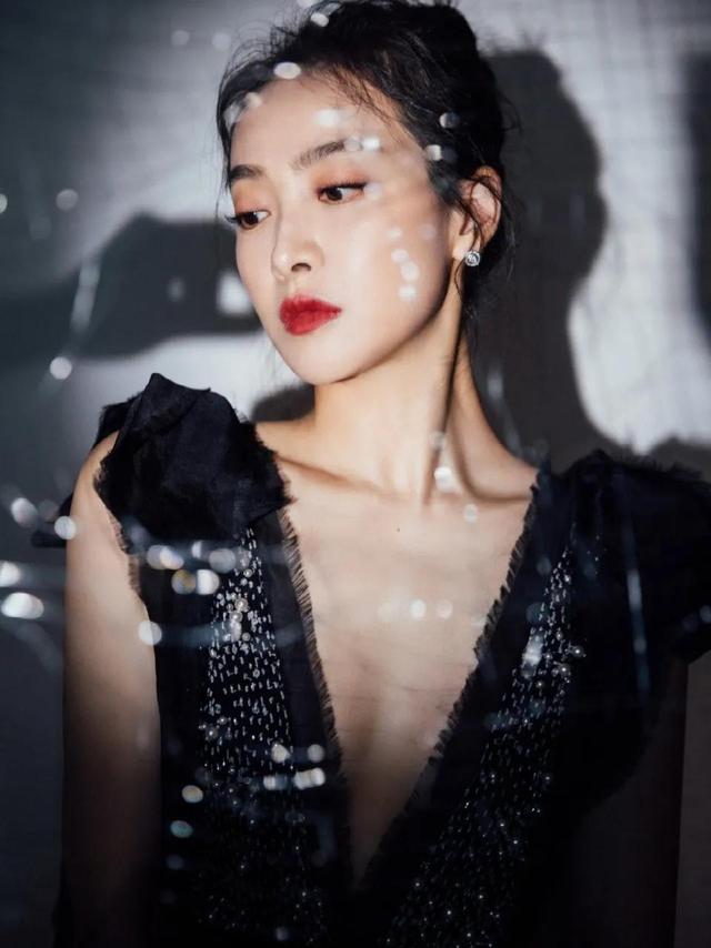 八位美女寫真，風姿綽約小天仙，驚鴻一瞥清流溪，有你喜歡的嗎？