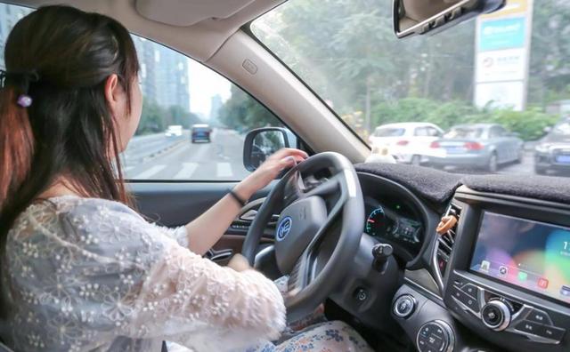 女司機高速公路上尿急如何解決?老司機推薦三種方法,值得你借鑒