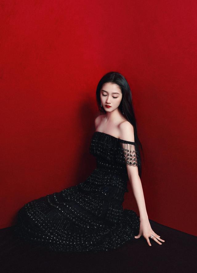 八位美女寫真，風姿綽約小天仙，驚鴻一瞥清流溪，有你喜歡的嗎？
