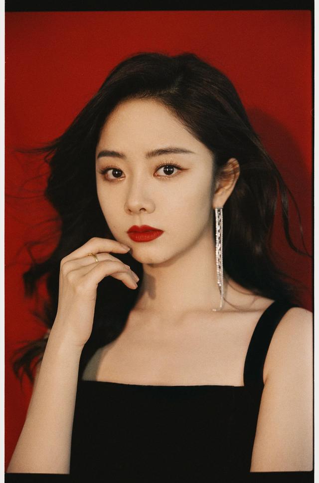 八位美女寫真，風姿綽約小天仙，驚鴻一瞥清流溪，有你喜歡的嗎？