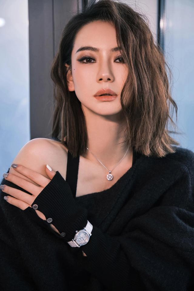 八位美女寫真，風姿綽約小天仙，驚鴻一瞥清流溪，有你喜歡的嗎？