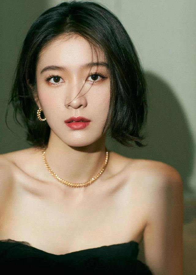 八位美女寫真，風姿綽約小天仙，驚鴻一瞥清流溪，有你喜歡的嗎？