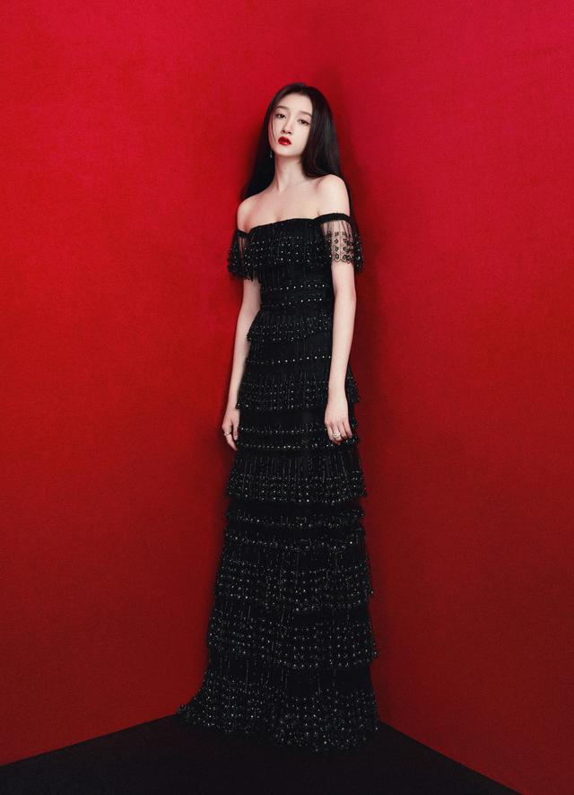八位美女寫真，風姿綽約小天仙，驚鴻一瞥清流溪，有你喜歡的嗎？
