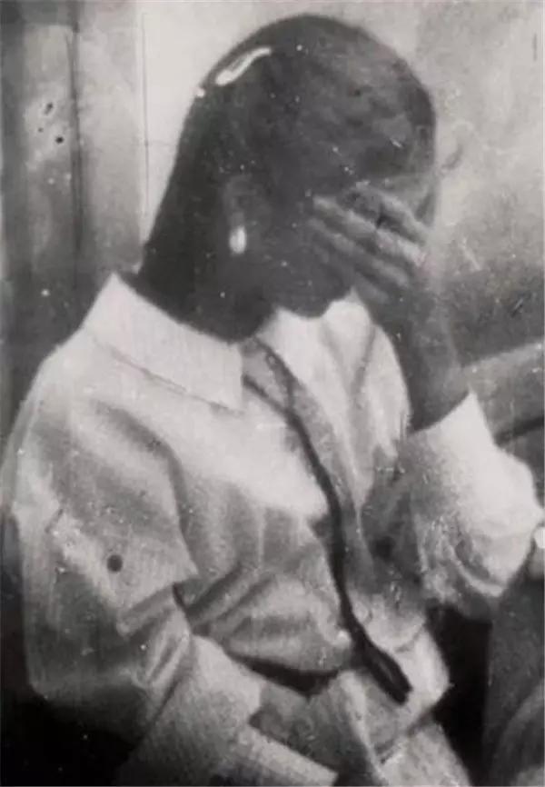 論偷拍美女，我只服他！就算設(shè)備簡(jiǎn)陋，也不能阻止他愛(ài)美女