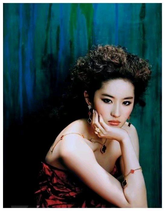 盤點世界評出的五大美女,中國擠進一位,不是baby也不是楊冪