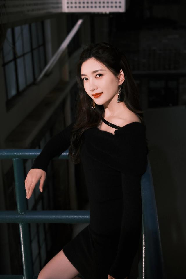 八位美女寫真，風姿綽約小天仙，驚鴻一瞥清流溪，有你喜歡的嗎？