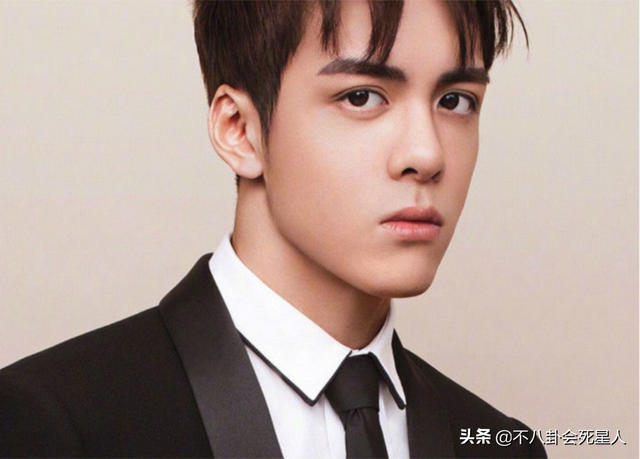 女星性轉(zhuǎn)男裝照:熱巴撞臉大眼仔,楊穎神似羅云熙,關(guān)曉彤變路人