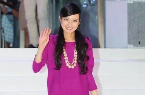 17歲男孩與38歲干姨錯(cuò)愛(ài),被發(fā)現(xiàn)后跳樓,我們的孩子怎么了?
