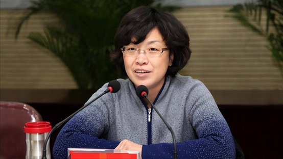 記實：美女市長楊曉波，陪睡40位男人，被抓時跪地哭喊求饒