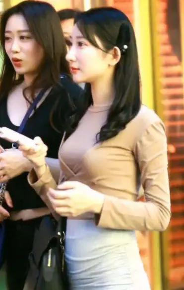 冷艷豐滿美女的制服誘惑,性感嬌俏肥胸翹臀,楚楚動人!