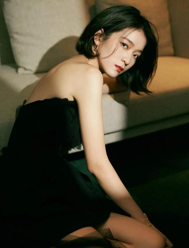 八位美女寫真，風姿綽約小天仙，驚鴻一瞥清流溪，有你喜歡的嗎？