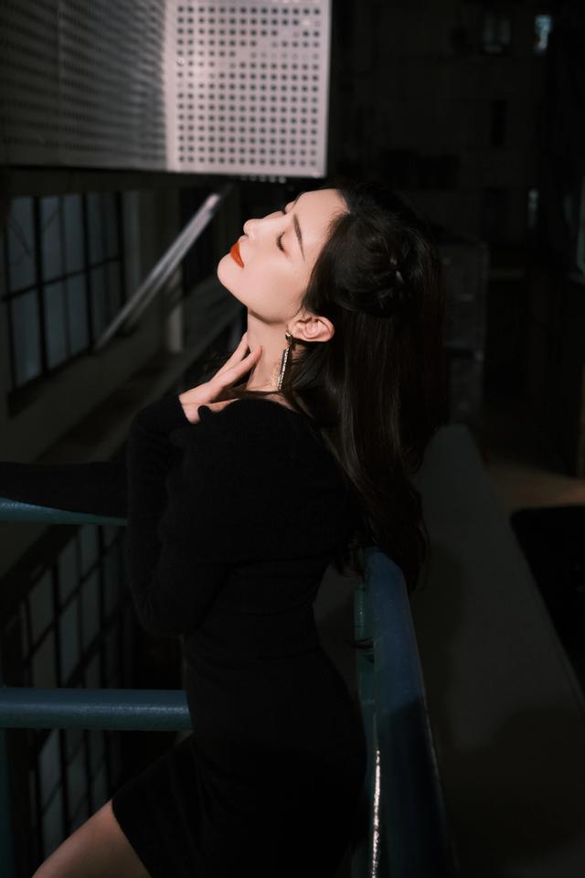 八位美女寫真，風姿綽約小天仙，驚鴻一瞥清流溪，有你喜歡的嗎？