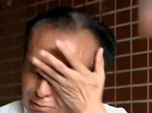 重慶最美女孩嚇人原版(失蹤9月,女博士挺孕肚流落街頭,發(fā)瘋坐路邊傻笑,到底經(jīng)歷了什么？)