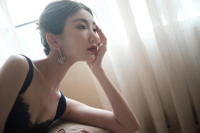八位美女寫真，風姿綽約小天仙，驚鴻一瞥清流溪，有你喜歡的嗎？