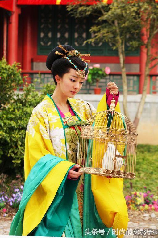 古裝黃裙美人，楊冪最貴氣、娜扎最可人、蔣夢(mèng)婕美的讓人心醉