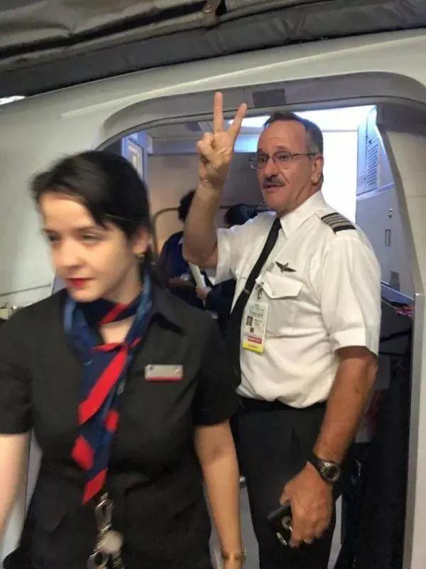 韓國女星因穿著“不雅”被趕下飛機,被迫當眾脫褲