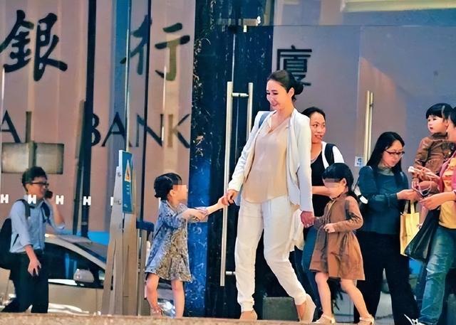 身材火辣、美如少女,這10位生過娃的中年女星性感起來太迷人