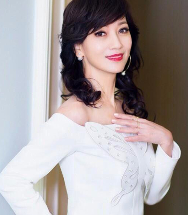 “媚而不俗”的香港女星,一個比一個性感,飾演的角色個個是經典