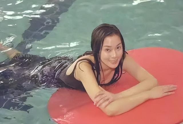 身材火辣、美如少女,這10位生過娃的中年女星性感起來太迷人