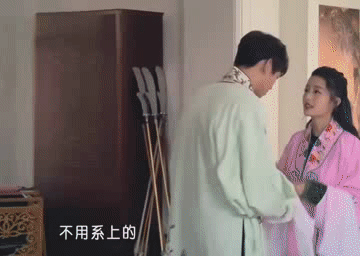 強(qiáng)吻、摸胸、掀裙底，娛樂圈的“不雅之舉”是意外還是趁機(jī)揩油？