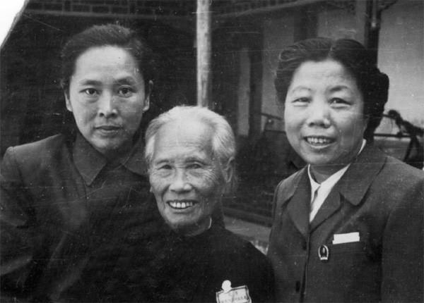 黃埔軍校最美女兵,給兩位正國級當過秘書,丈夫也是正國級