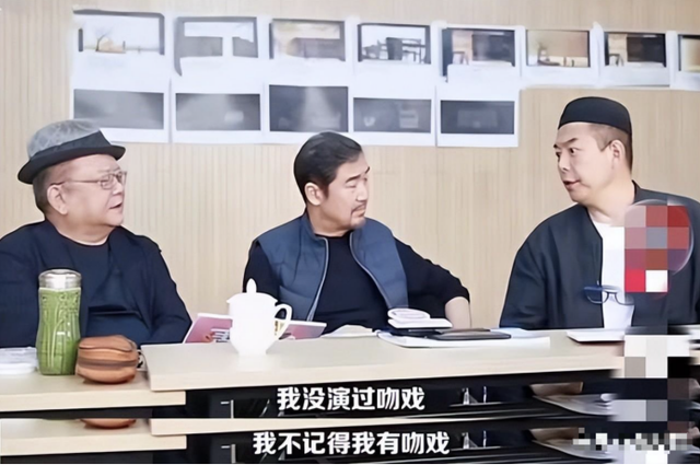 強(qiáng)吻、摸胸、掀裙底，娛樂圈的“不雅之舉”是意外還是趁機(jī)揩油？