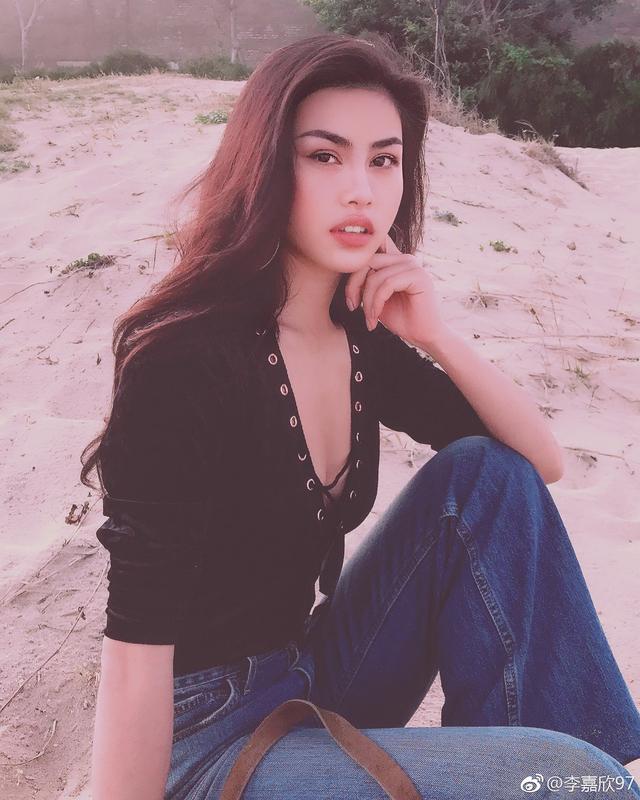 重慶街拍過程中發(fā)現(xiàn)的一名野性美女，來自湖北的職業(yè)模特